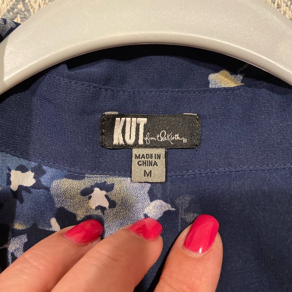 Kut from the Kloth Blue Floral Blouse – Size Medium - Picture 5 of 8